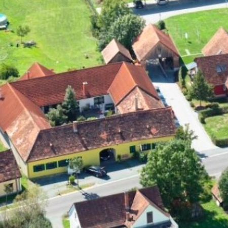 Ferienwohnungen Und Appartements Im Idyllischen Vierkanthof, Gruppenurlaube Fürstenfeld Eksteriør billede