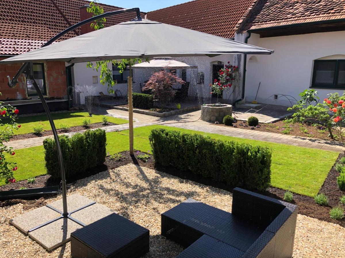 Ferienwohnungen Und Appartements Im Idyllischen Vierkanthof, Gruppenurlaube Fürstenfeld Eksteriør billede